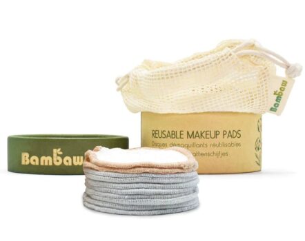 Reusable makeup remover pads in eco-friendly packaging, accompanied by a cotton laundry bag. Sustainable beauty essentials for an eco-conscious routine